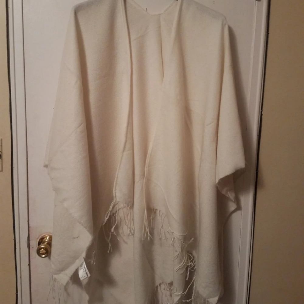 Poncho - Picture 2 of 2